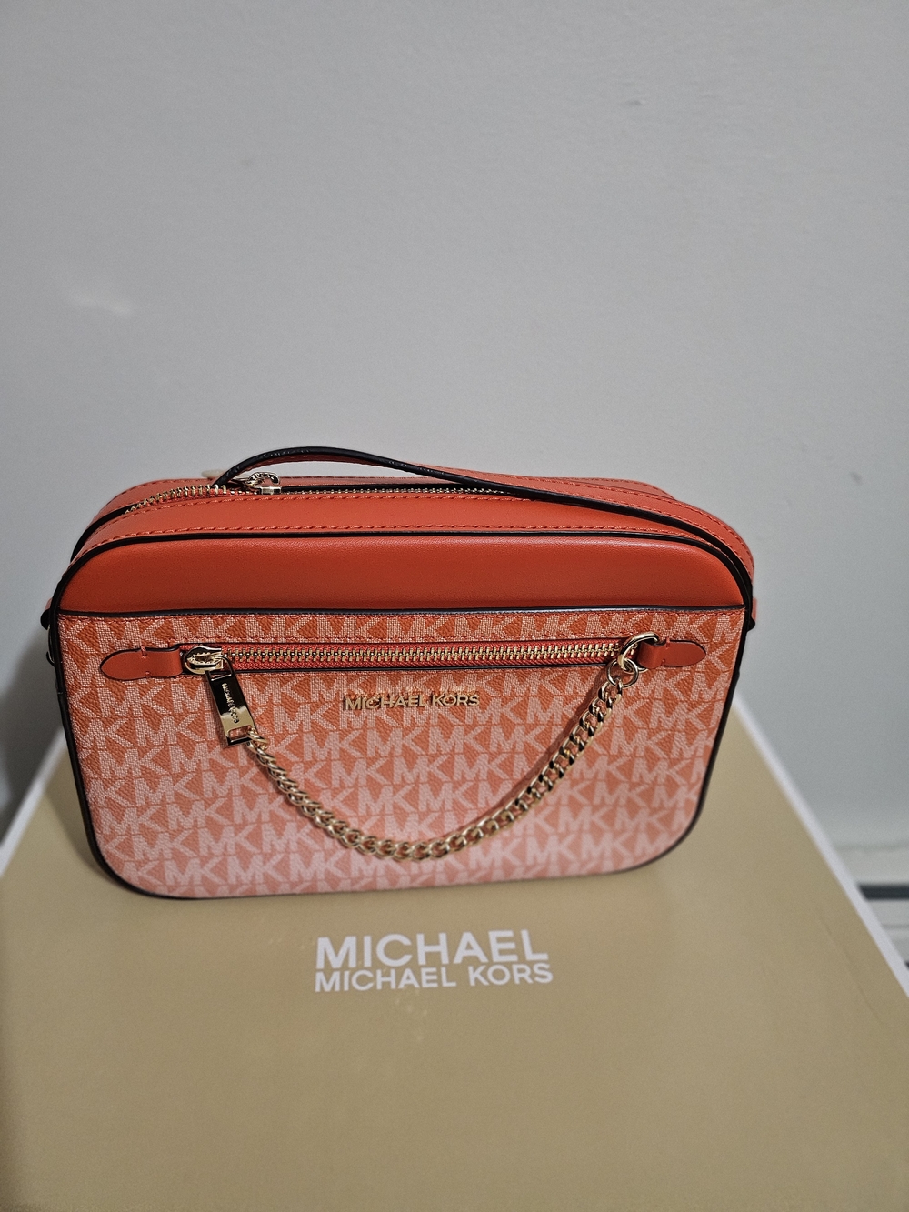 Michael Kors Coral Pink MK Logo Crossbody with Gold Chain - Picture 1 of 2